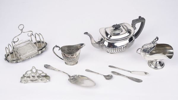 Lotto di accessori per la colazione in metallo argentato