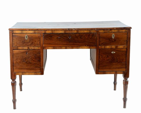 Center desk
