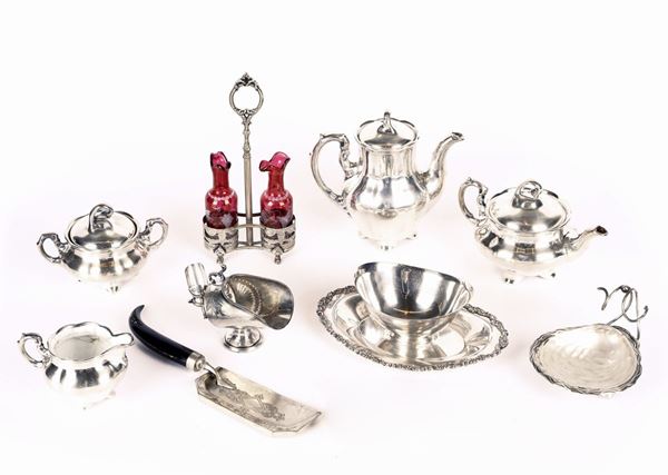 Assortimento di accessori per la tavola in metallo argentato  - Auction ANTIQUES - Galleria Pananti Casa d'Aste