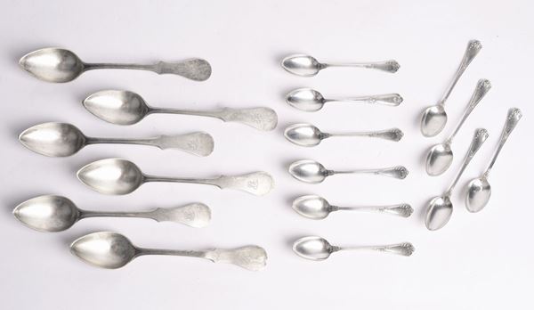 Due set di cucchiaini in argento