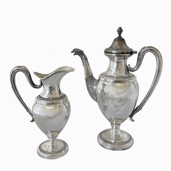 Set con caffettiera e versatoio