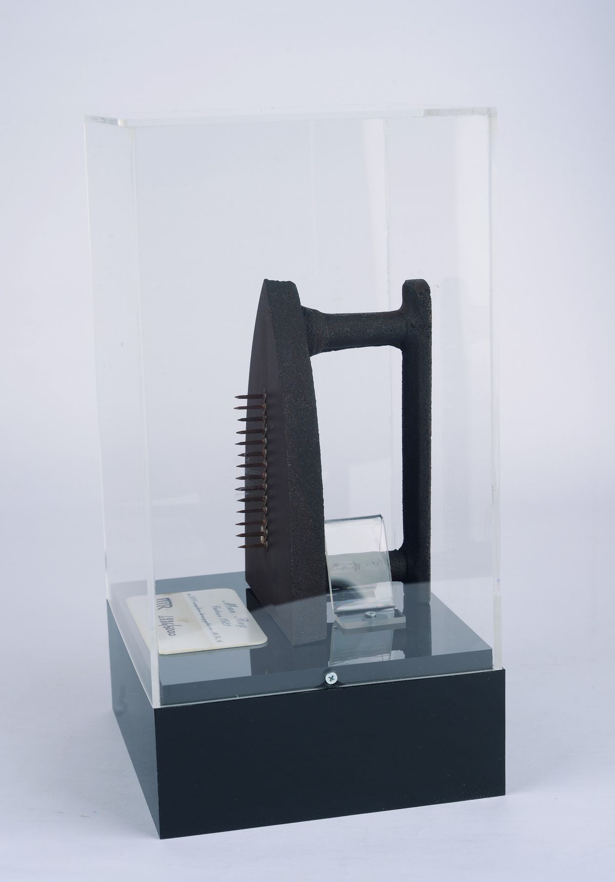Man Ray - Cadeau