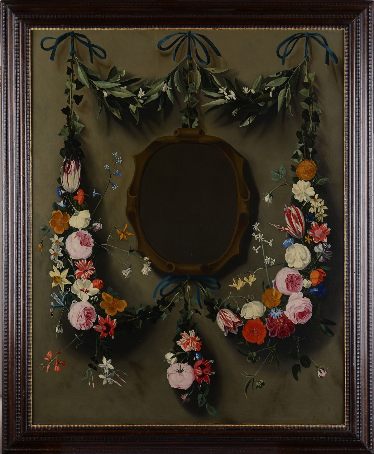 Cornice con ghirlanda di fiori