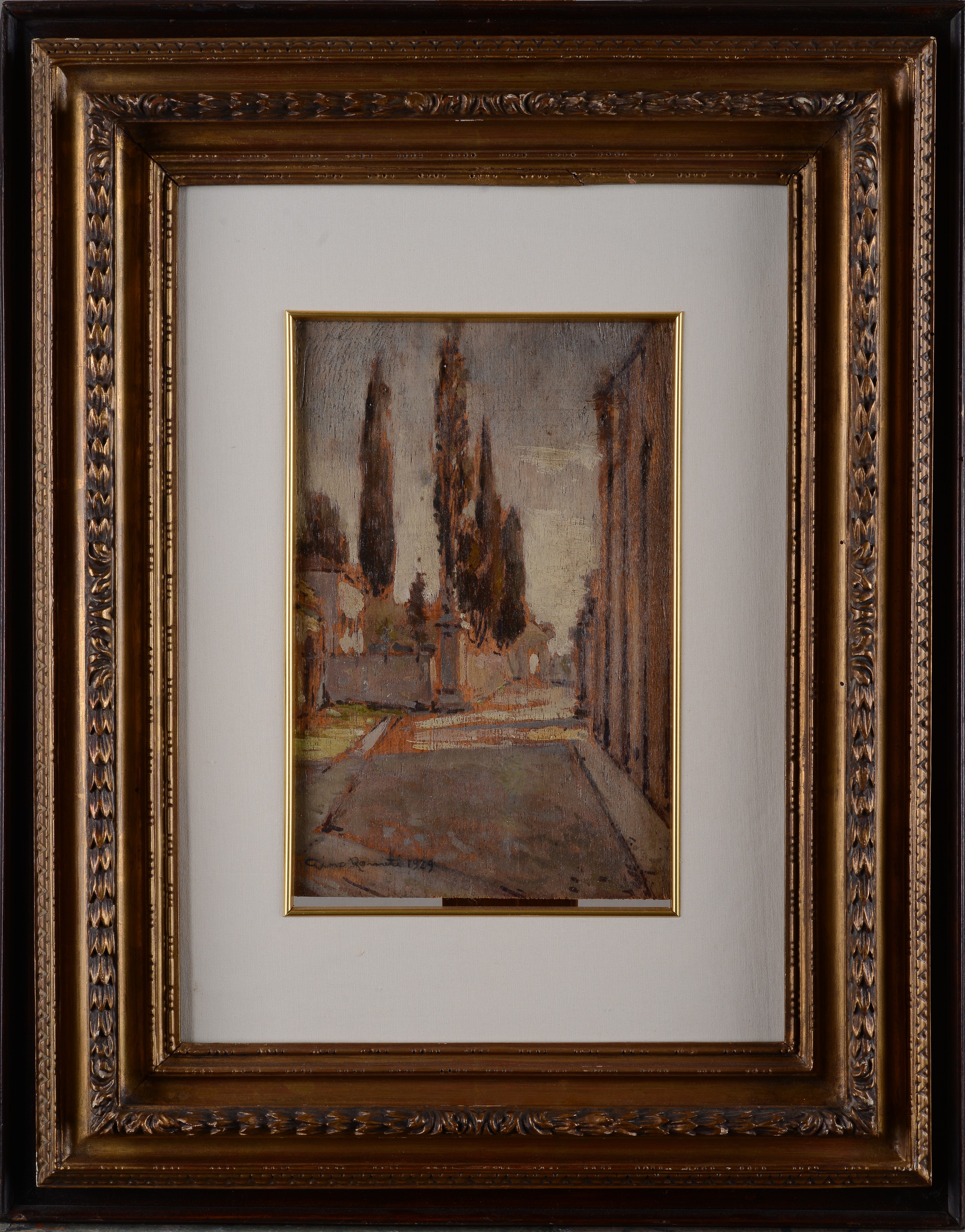 Strada con edifici e cipressi a Montenero