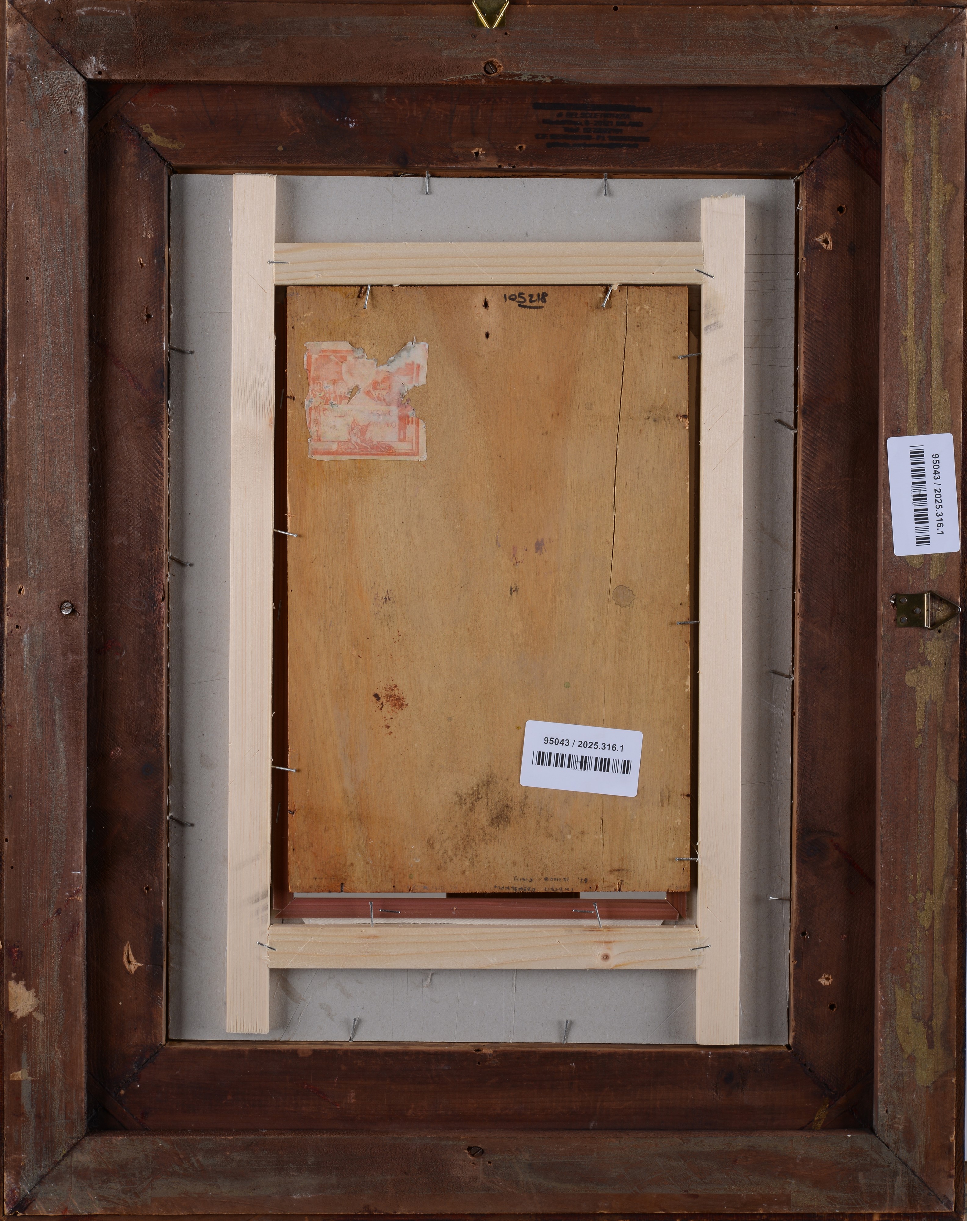 Strada con edifici e cipressi a Montenero