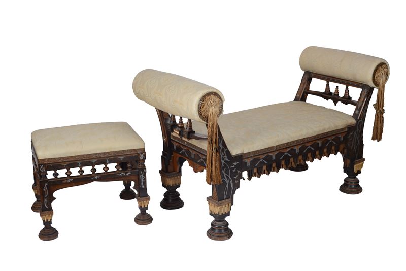 Un divanetto con pouf