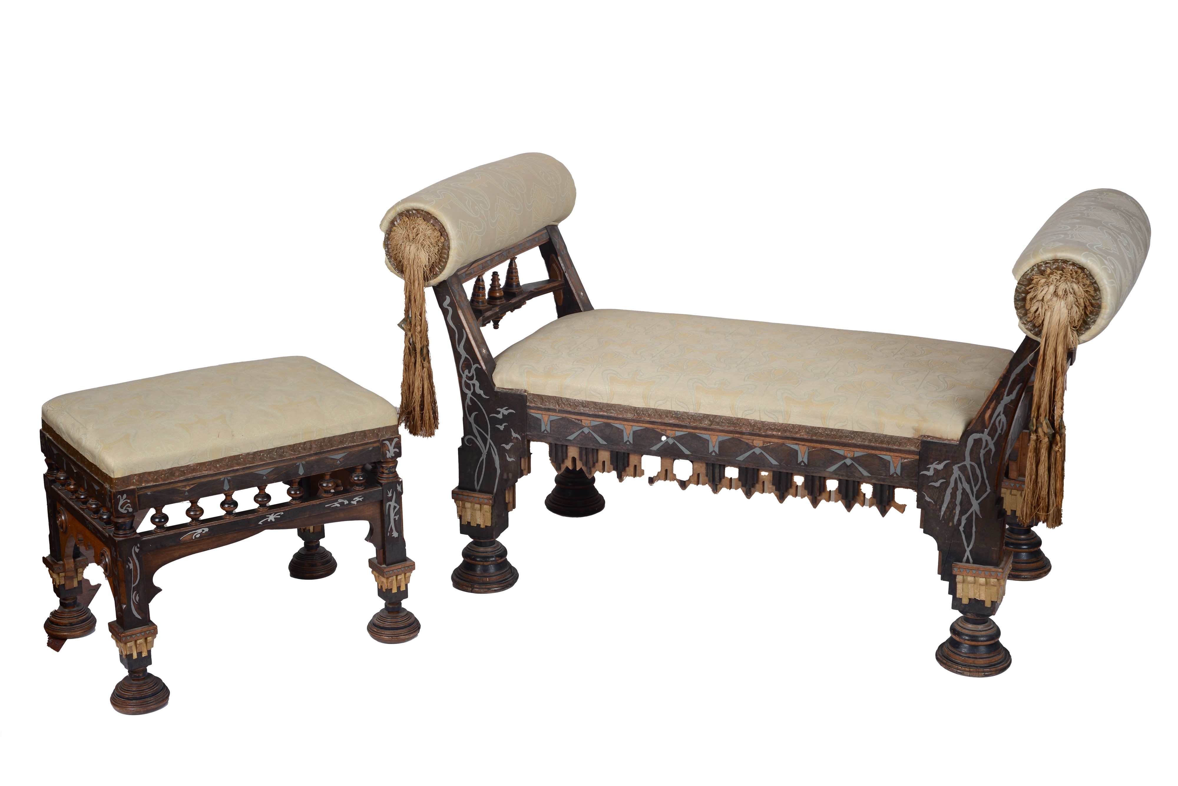 Un divanetto con pouf