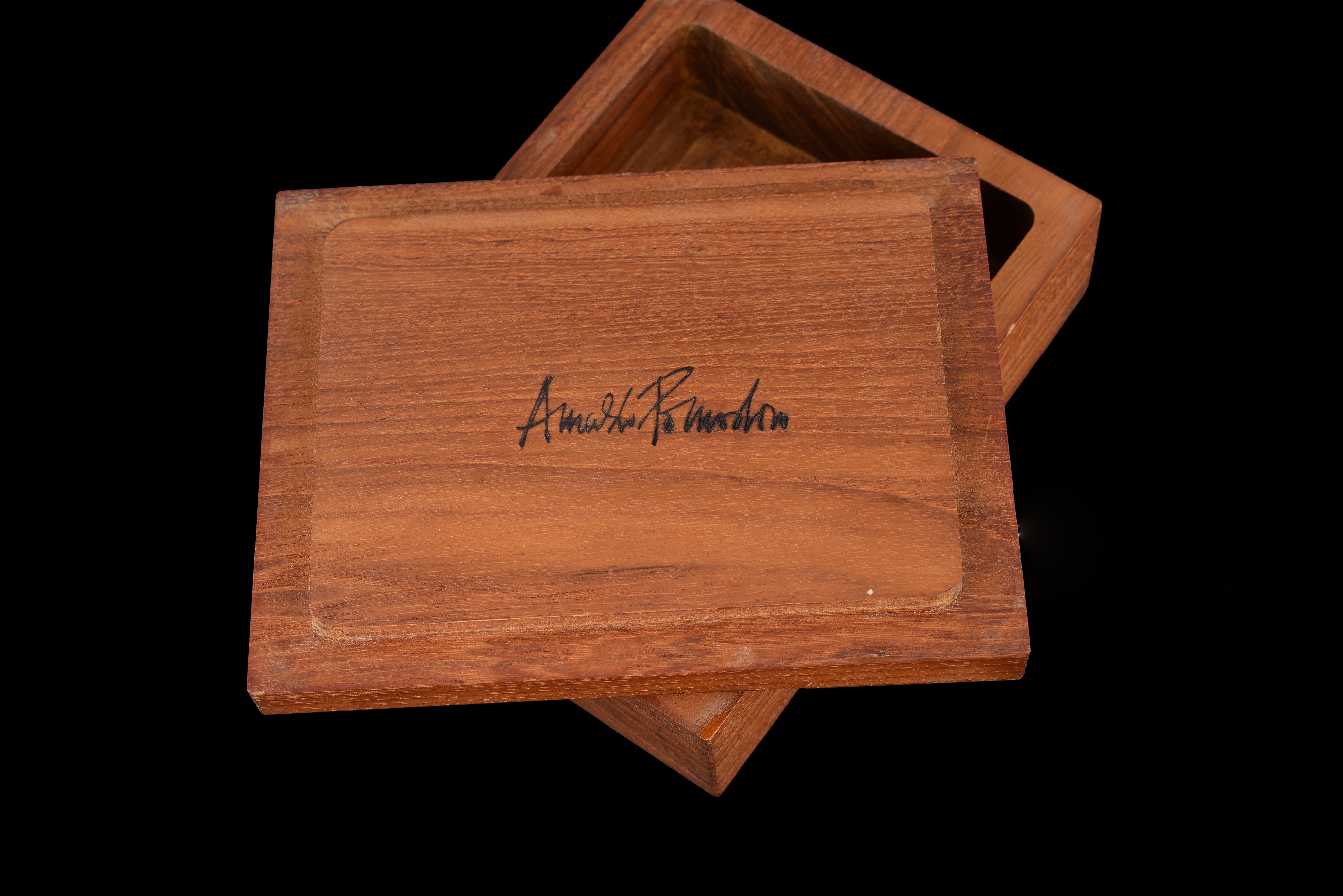 Arnaldo Pomodoro - Scatola per Cariplo, legno teak e bronzo argentato, 1981