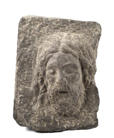 Volto, scultura in pietra