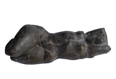 Figura sdraiata III, scultura in bronzo del 1993